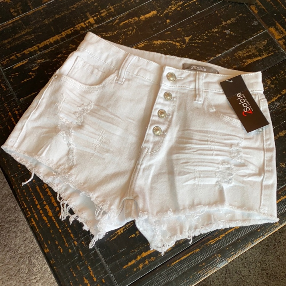 Cute white shorts